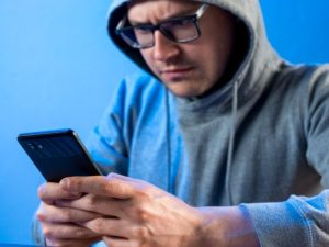 Actuar con rapidez tras un hackeo puede evitar la pérdida de datos o dinero, según especialistas en ciberseguridad.