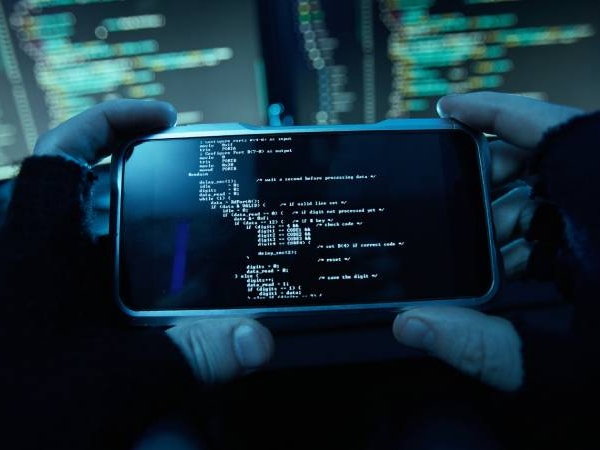 Cambiar contraseñas y activar el doble factor de autenticación son pasos clave tras detectar un acceso no autorizado.