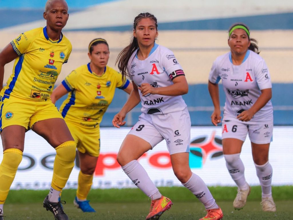Alianza Women y Limeño femenino terminaron en primero y segundo lugar respectivamente en la temporada regular. Foto X Alianza Women