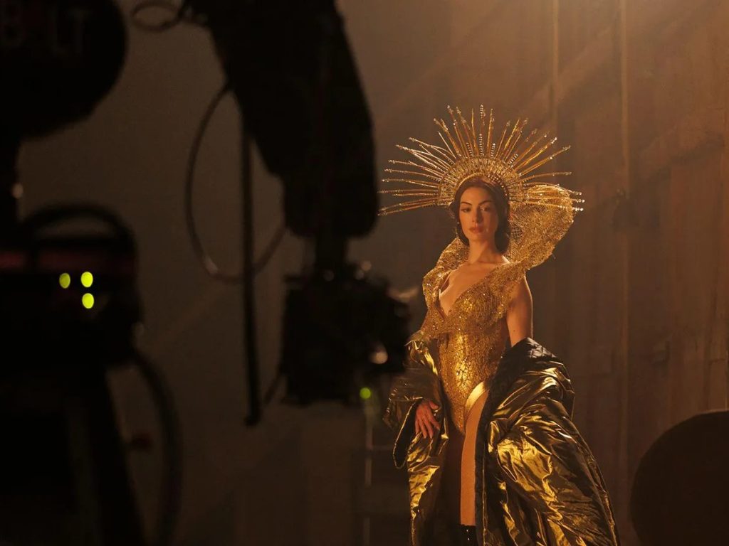 Anne-Hathaway-película-Mother-Mary-trama-estreno-elenco-tráiler-A24