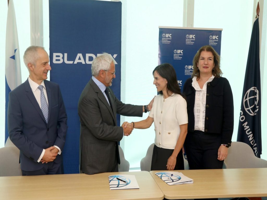 Bladex firma alianza con IFC para ampliar financiamiento al comercio 