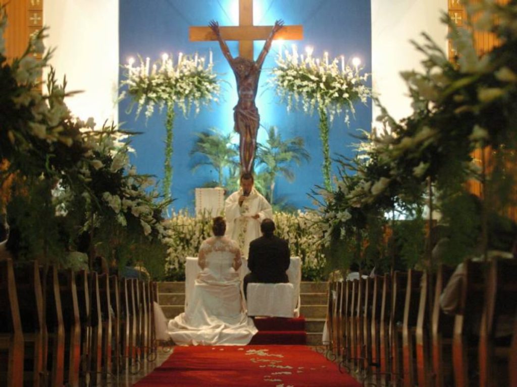 El enlace nupcial de Nory y Lotario se llevó cabo en la iglesia El Carmen, de la colonia Roma, en 2006, después de 25 años de su enlace civil. Foto Archivo
