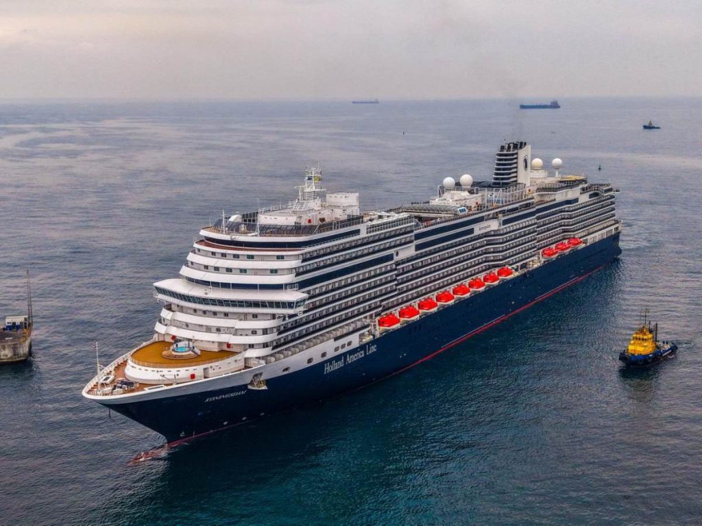 El crucero Koningsdam arribó al puerto de Acajutla con 2,030 pasajeros y 856 tripulantes, quienes visitarán destinos turísticos del occidente y centro de El Salvador.