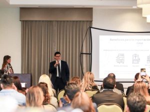 El evento reunió a empresarios, banca e instituciones que brindaron información clave para invertir en El Salvador.