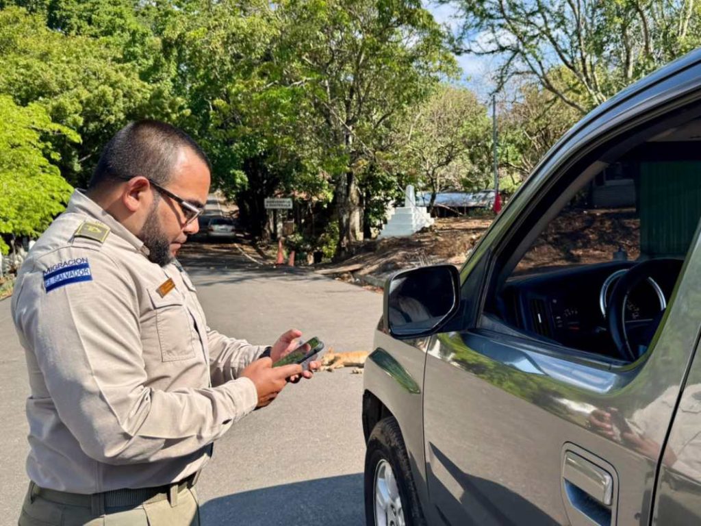 Nuevo control fronterizo en Santa Ana abre otra ruta hacia Guatemala