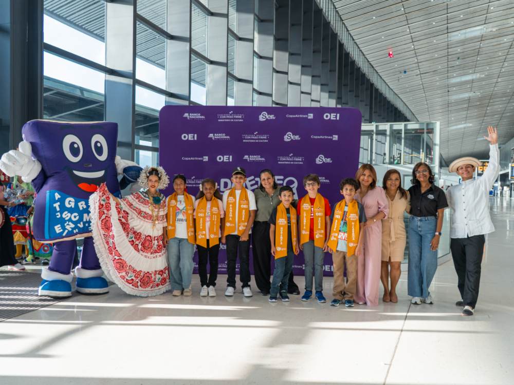El estudiante salvadoreño destacó entre representantes de 10 países en Panamá.