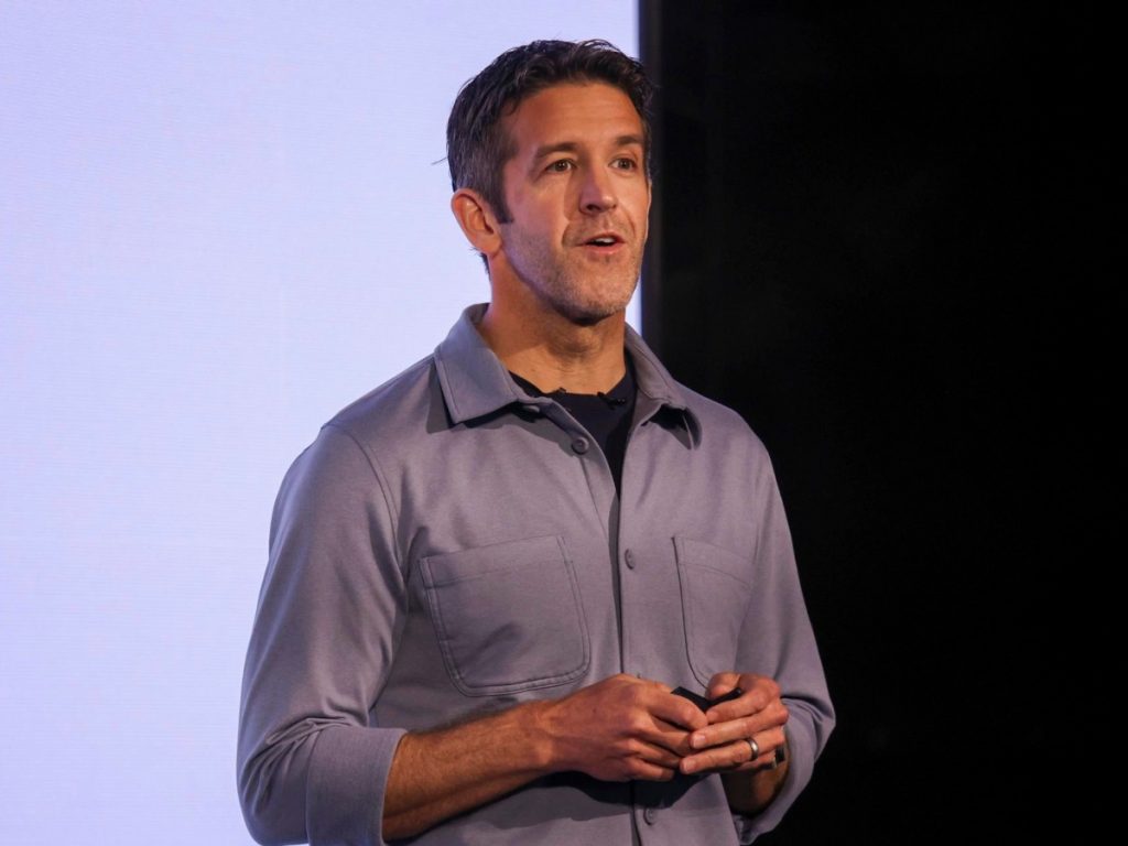 John Ternus reemplazará a Tim Cook en Apple. Foto EFE