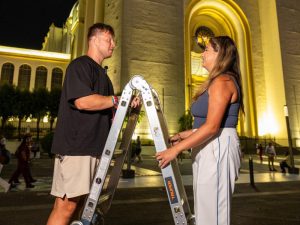 Max Klymenko visitó el Centro Histórico de San Salvador como parte de su tour mundial en 2026.