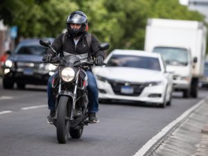 Moto-transito-calles-conducir