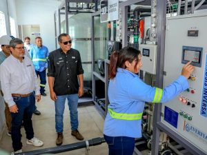 Nueva planta desalinizadora en El Majahual inicia operaciones y mejora el acceso a agua potable para familias de La Libertad Costa.