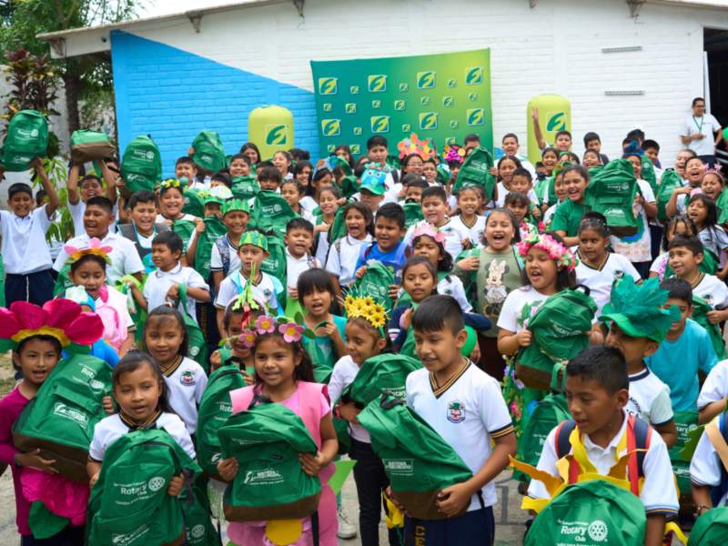 FEDECRÉDITO benefició a cientos de alumnos con la entrega de paquetes escolares completos.