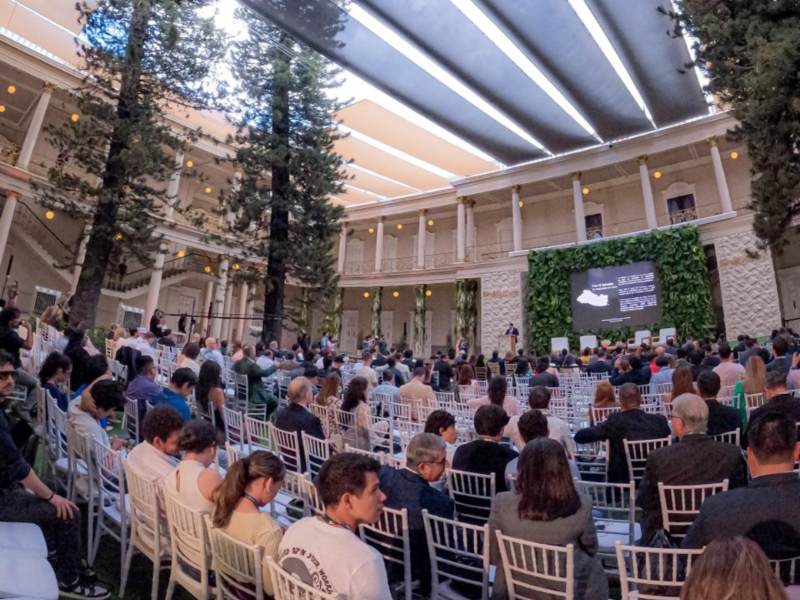 El evento reúne a inversionistas, ingenieros y funcionarios para debatir sobre el futuro de la inteligencia artificial en la región.