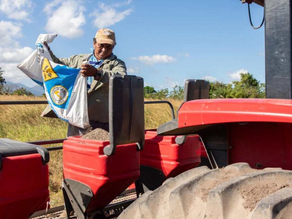 Autoridades piden aprovechar las primeras lluvias para reducir riesgos ante una posible canícula en julio.