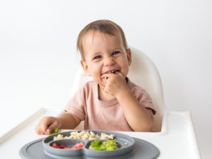 Introducir alimentos seguros y naturales ayuda a construir hábitos saludables desde la infancia.