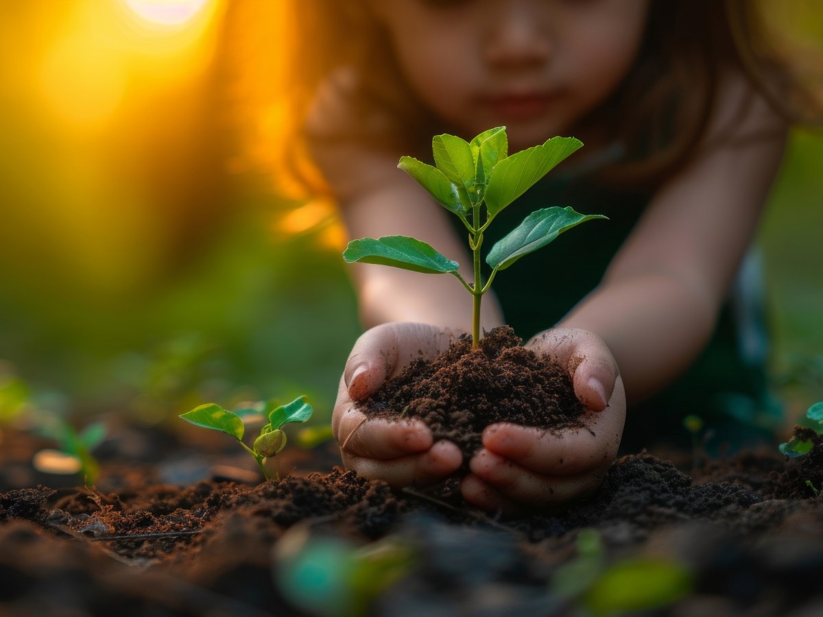 -ambiente-dia-de-la-tierra-cielos-paisajes-naturaleza-niña-plantas