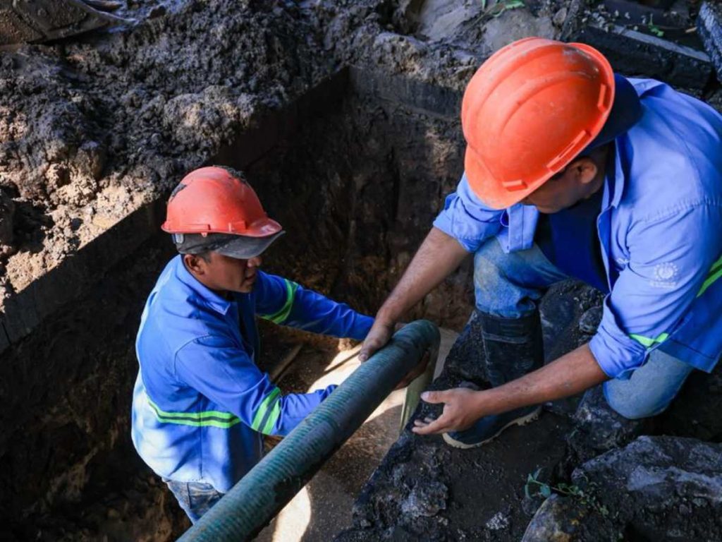 ANDA abrió nuevas plazas para fontaneros que trabajarán en mantenimiento y reparación de sistemas de agua potable.