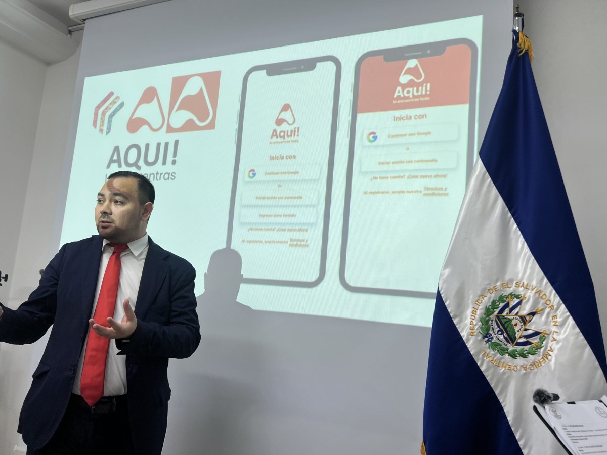 Evento de lanzamiento de “AQUÍ”, una plataforma que conecta servicios y comunidad en el exterior.