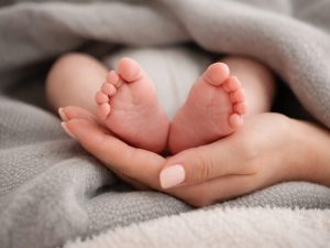 bebe-nacimiento-maternidad-natalidad