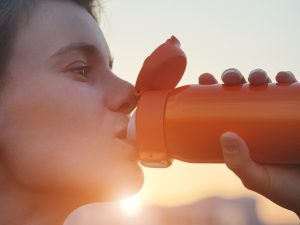 El error al usar botellas reutilizables que puede afectar tu salud