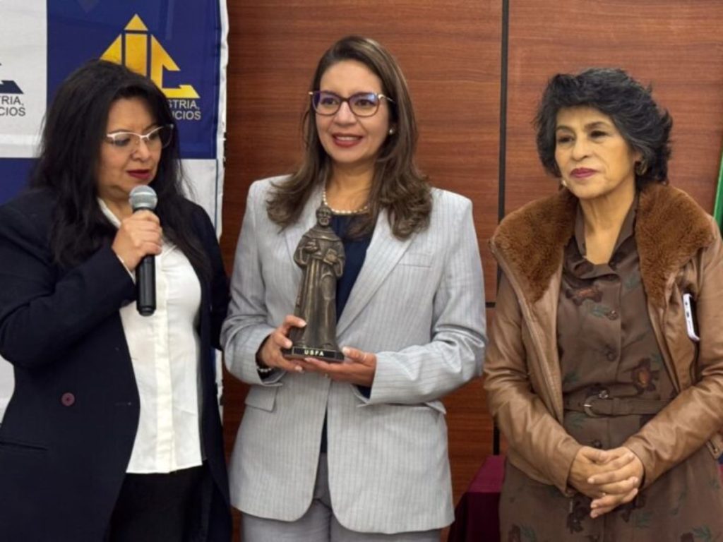 La embajadora Ana Rivas destacó ante empresarios bolivianos las oportunidades de inversión y el clima de negocios en El Salvador.