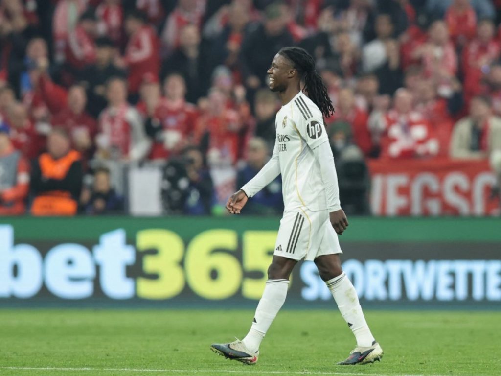 Eduardo Camavinga sale expulsado ante el Bayern Múnich. Foto AFP