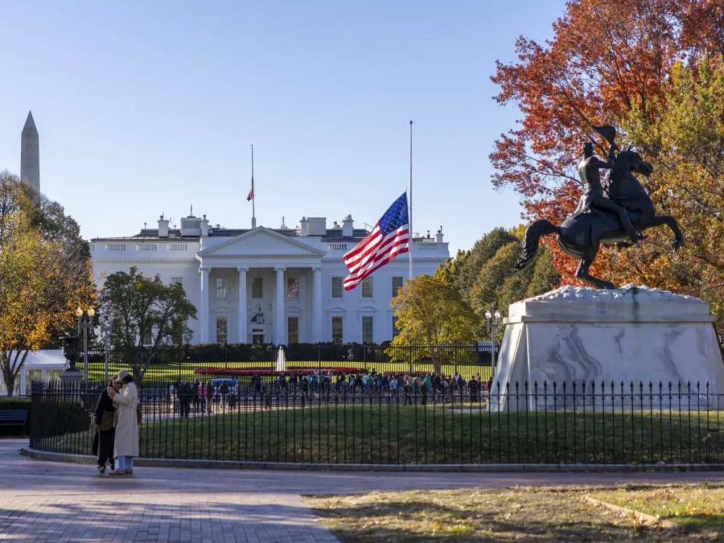Trump exige acelerar polémico proyecto tras tiroteo que obligó a evacuar cena oficial en Washington.