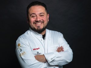 Mauricio Morán, chef salvadoreño y semifinalista del Chef del Año 2026, actualmente es sous chef del restaurante Solo Du, en Alemania.