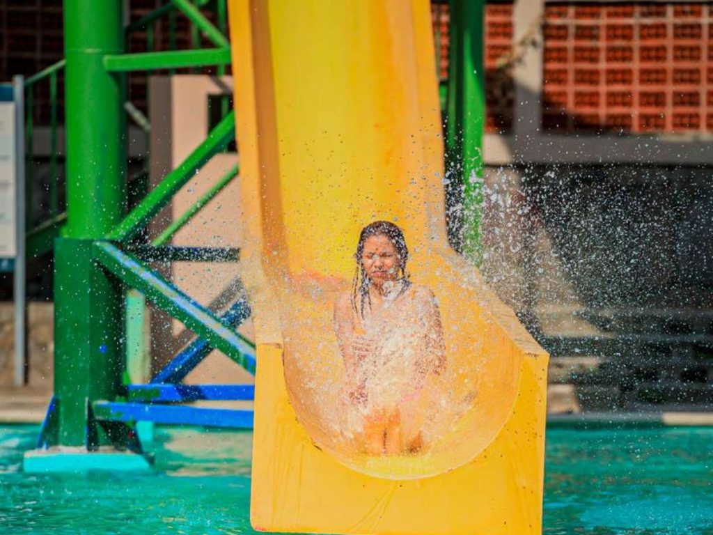 Visitantes nacionales y extranjeros aprovechan la frescura y vegetación de Los Chorros en Semana Santa.