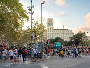 España activa un proceso de regularización que permitirá a miles de migrantes acceder a derechos laborales y administrativos en todo el país.