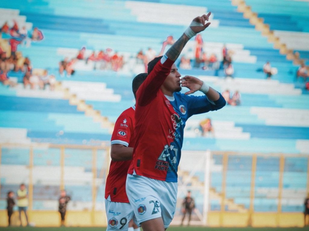 Rudy Clavel celebra su gol ante Zacatecoluca. Foto Cortesía FAS