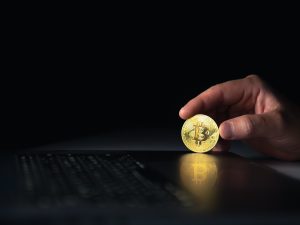 Moody’s comienza a evaluar instrumentos financieros ligados a Bitcoin, marcando un nuevo capítulo en la integración entre finanzas tradicionales y activos digitales.