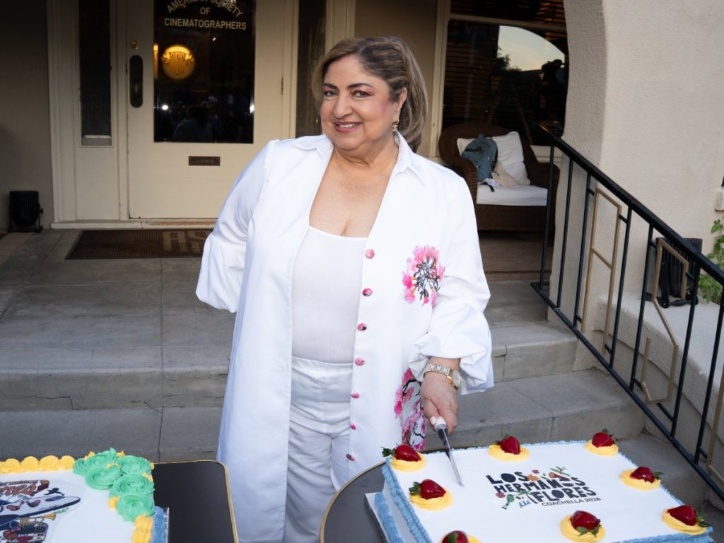 Nory Flores participa en una celebración posterior a la rueda de prensa en Los Ángeles. Fotografía/ Rodrigo Altamirano