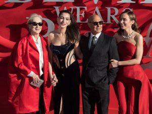 Meryl Streep, Anne Hathaway, Stanley Tucci y Emily Blunt brillan en la premiere en Londres con looks que reafirman el poder del estilo clásico y glam.
