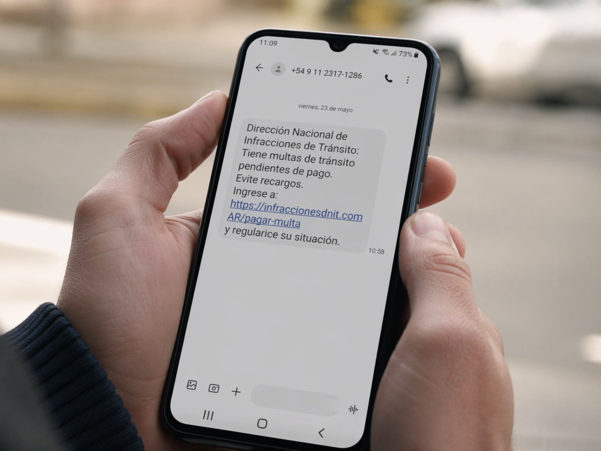 Los mensajes fraudulentos buscan que las personas compartan datos bancarios.