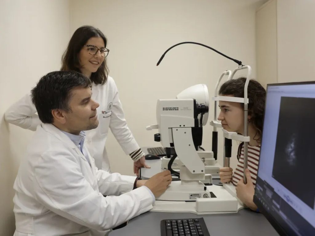 Los investigadores del estudio, Sergio Recalde y Miriam de la Puente.