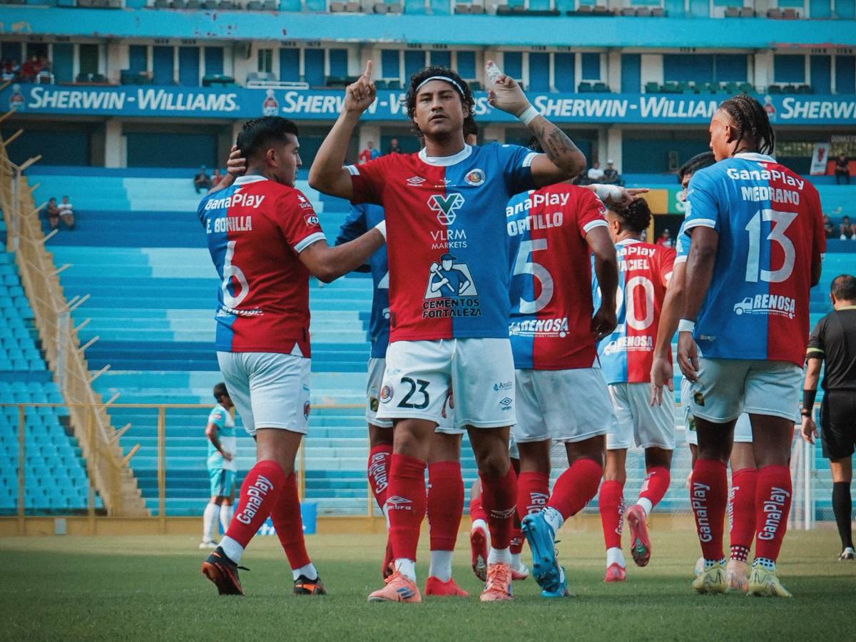Dustin Corea (23) celebra su gol ante Zacatecoluca. Foto Cortesía FAS