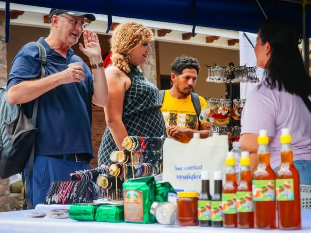 Emprendedores locales ofrecieron productos artesanales y gastronómicos durante el Festival del Café
