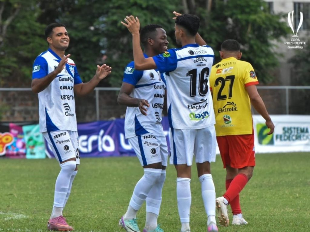 Firpo derrotó 2-0 a Batanecos. Foto X Firpo