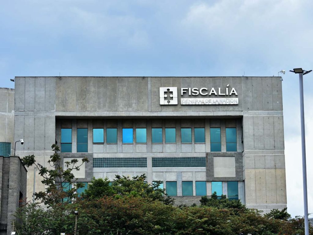 Vista de la sede de la Fiscalía en Bogotá, entidad que lidera la investigación del ataque en rodaje de Sin senos sí hay paraíso que dejó tres muertos. 