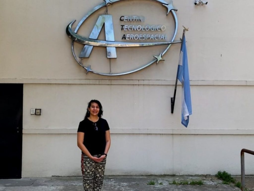 Frida Alfaro contribuye al desarrollo de un satélite que orbitará la Luna.