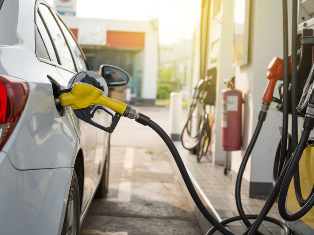 Incremento en gasolina y diésel impacta el gasto diario de los salvadoreños.