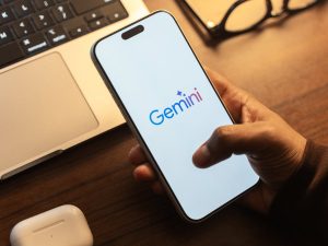 Debate global sobre los límites y la responsabilidad de la inteligencia artificial en contextos de salud mental.