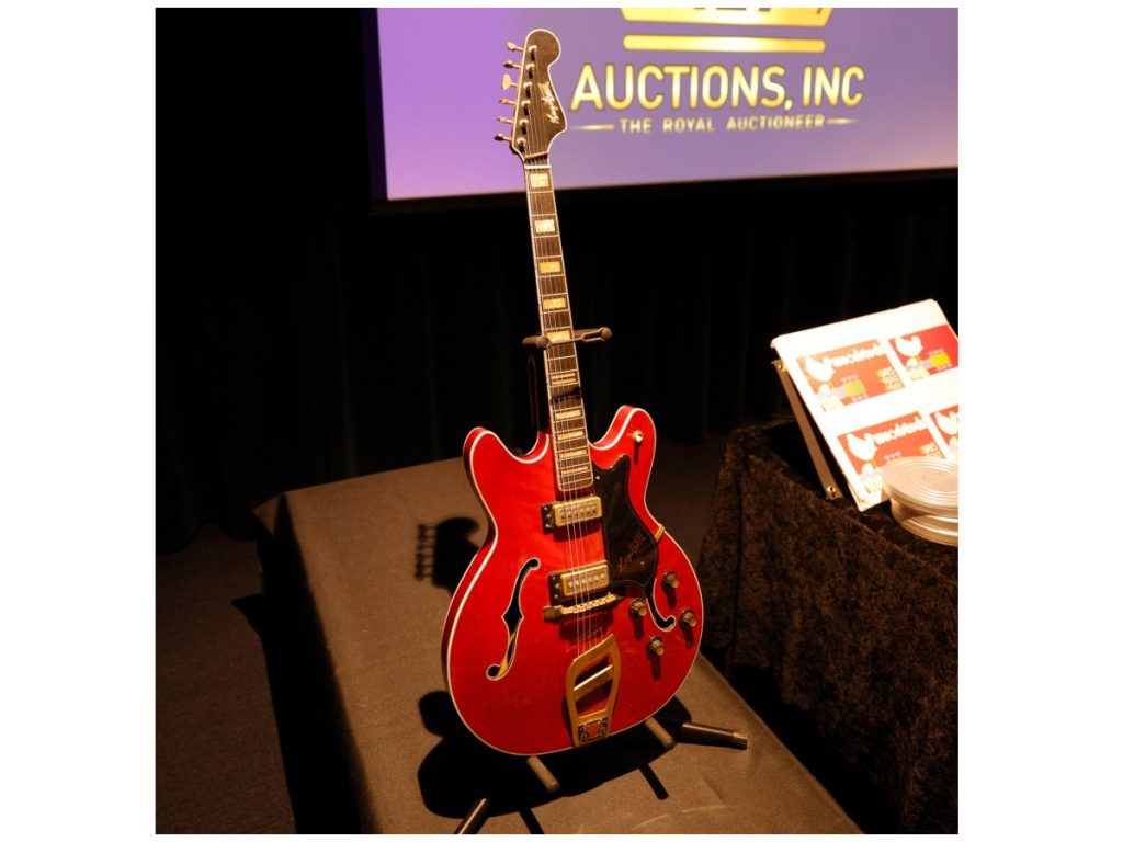 La Hagstrom rojo cereza que Elvis Presley tocó en su regreso de 1968 saldrá a subasta como símbolo de uno de los momentos más influyentes del rock.