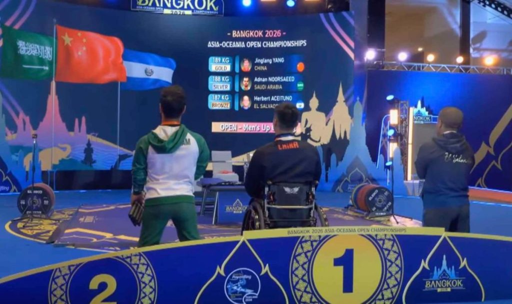 Herbert Aceituno en la premiación del podio en Bangkok, Tailandia. Foto Cortesía INDES