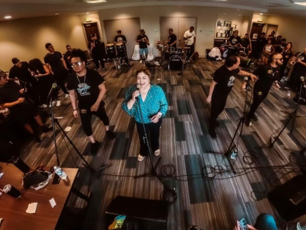 Los Hermanos Flores afinan los últimos detalles antes de su histórico debut en Coachella, donde llevarán la cumbia salvadoreña a uno de los escenarios más grandes del festival. Fotografía/ Cortesía