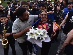 Tras conquistar Coachella, Hermanos Flores regresan al país entre aplausos.