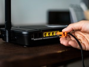 Usuarios pueden presentar denuncias por fallas en internet, telefonía y electricidad ante la SIGET.