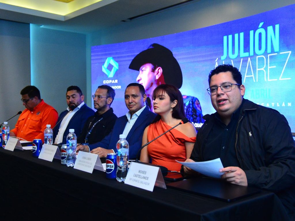 La producción del evento anunció un espectáculo de larga duración con los principales éxitos del cantante y nuevas sorpresas musicales. Fotografía/ elsalvador.com