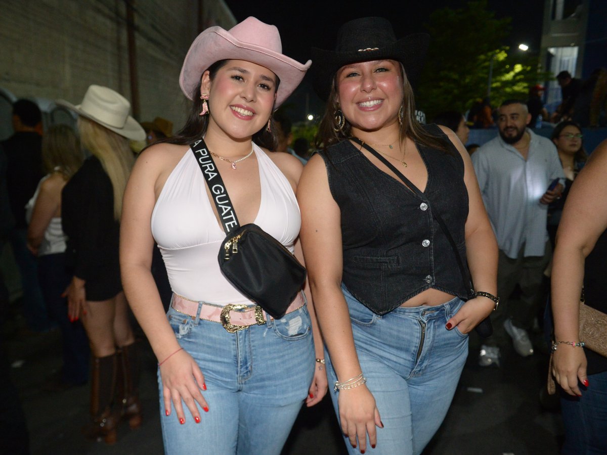 Fans de Guatemala destacaron entre los miles de asistentes al concierto en San Salvador. Fotografía/ Lissette Monterrosa