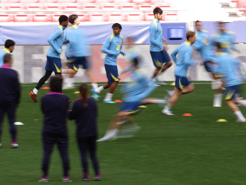 Lamine Yamal en la previa del partirdo de vuelta de Champions contra el Atlético de Madrid. Foto EFE